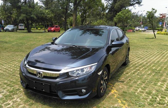 强迫症小伙提思域220, 加速秒杀朋友A4L