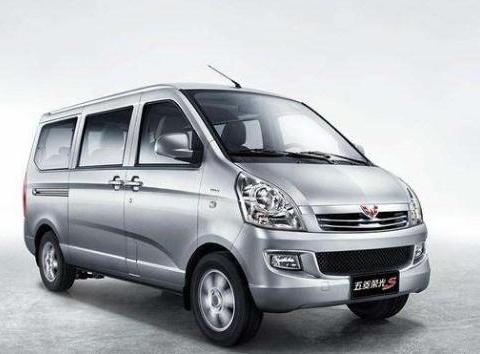 五菱荣光S美观大方，款式时尚新颖，不落俗套。