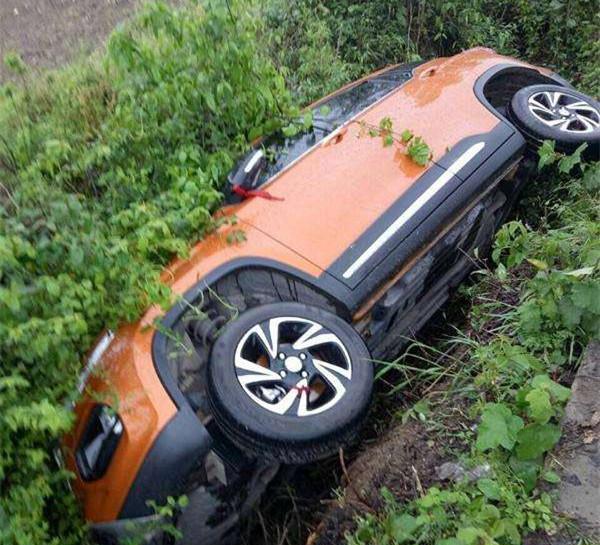 翻沟里，看到宝骏510的下场，快学习车轮判断法