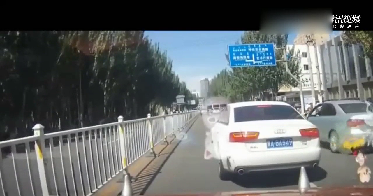 我面前达3分钟，按喇叭提醒后却让我崩溃，拍下电动车霸道30秒