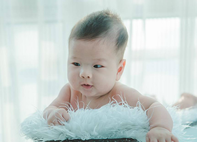 宝宝热痱子怎么治好得快,教你几招实用的小办