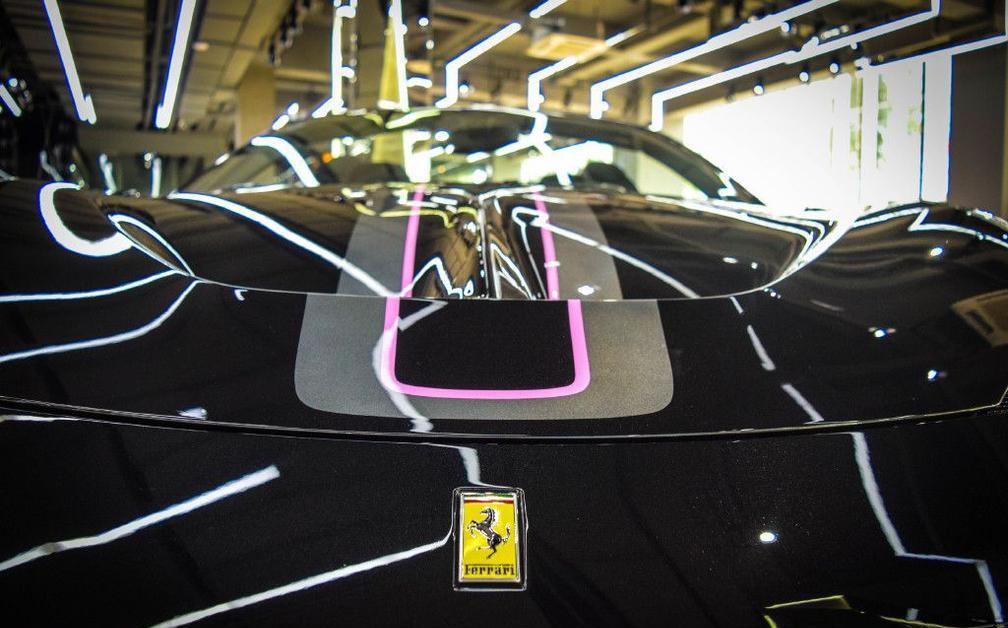 一辆法拉利和一副毕加索的画, 都是宝贝, 买哪个升值更快