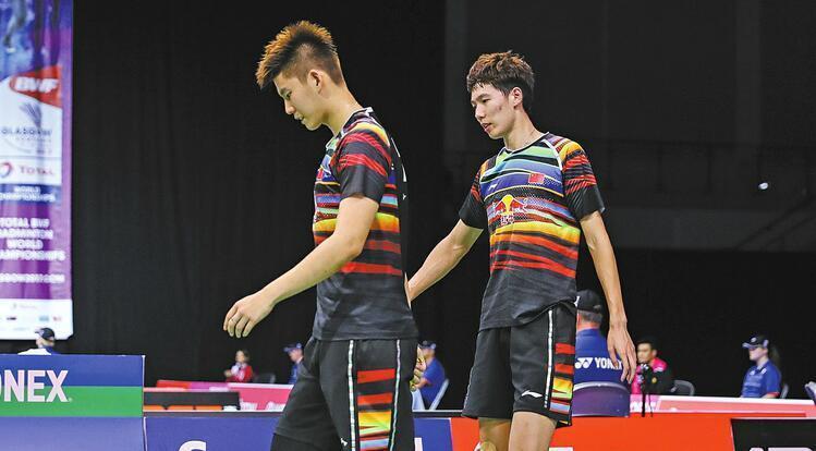 亚运会羽毛球男团决赛国羽2-1印尼，谌龙逆转乔纳坦拿下关键一胜