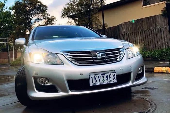 百公里加速5.7秒的皇冠见过吗？稀有程度不输劳斯莱斯