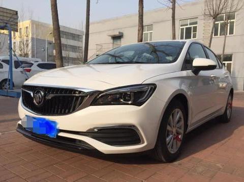 聪明人都不买朗逸，这车加速不足5秒，油耗4毛，速腾也怕！