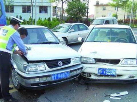 交警提醒：给车买全险的还没明白，只交这4种即可，多买浪费钱！