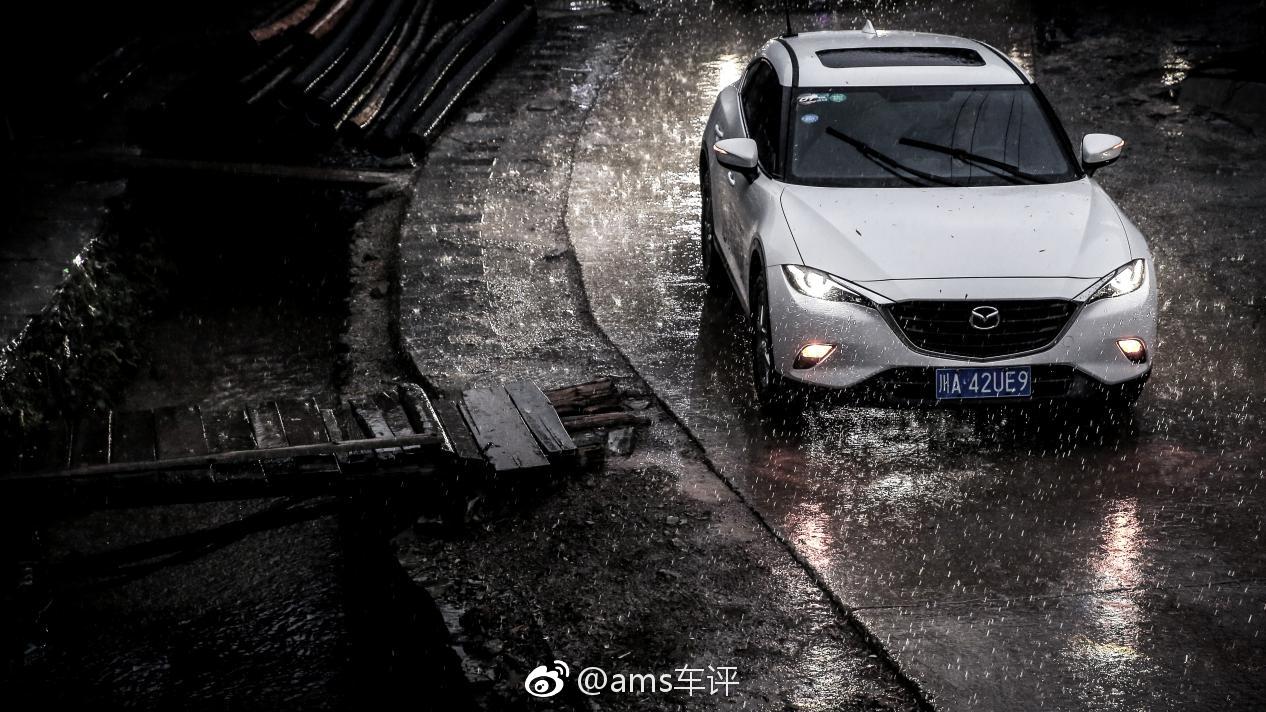 一汽马自达CX-4陪伴我们一同深入黔东南腹地，做客水、侗、苗三族