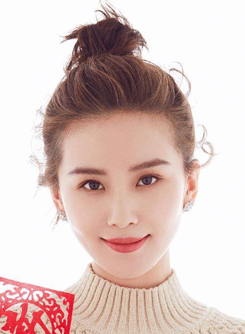 女星都爱梳的发型芭蕾丸子头