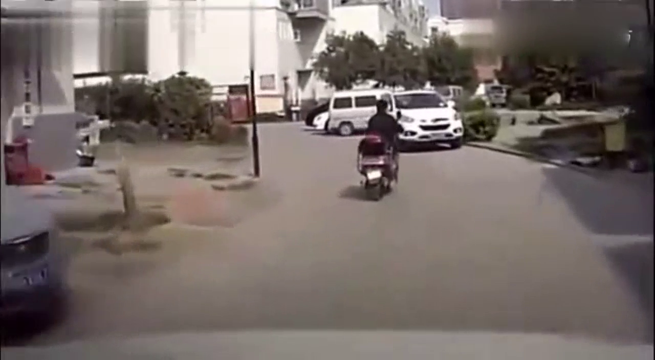 当电动车撞上汽车，有多少车祸是自找的