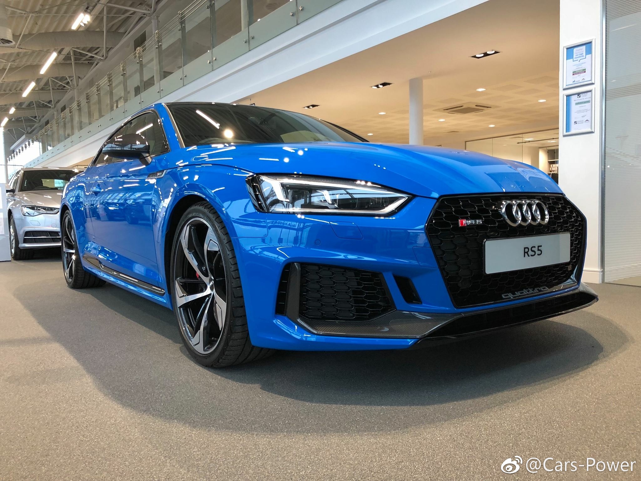 新奥迪rs5 coupe,这个蓝太帅了.