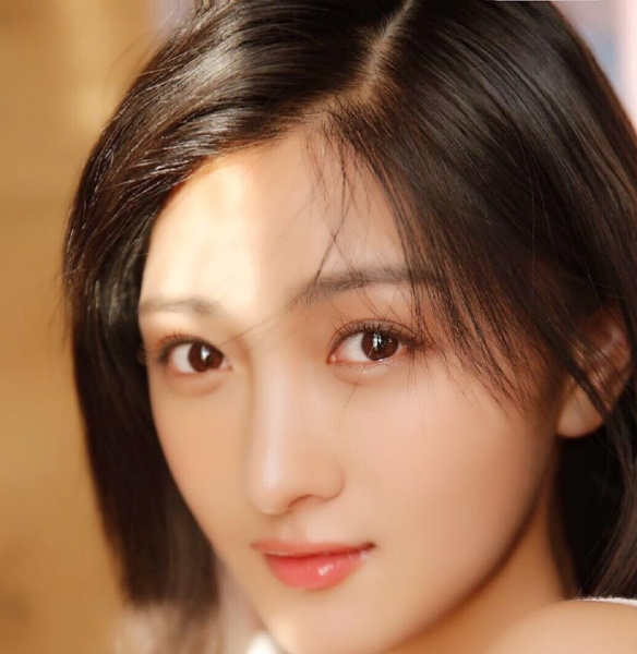 北京电影学院,表演专业,97年,身高167cm,体重