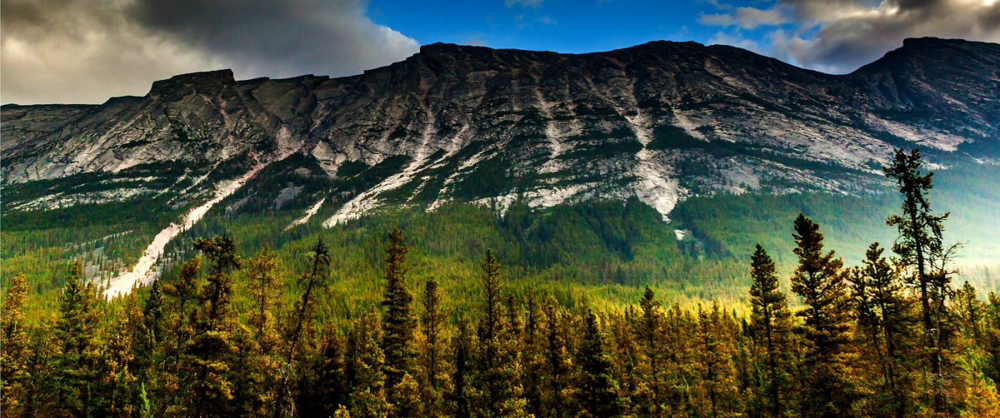 加拿大洛基山,迎面而来的大山