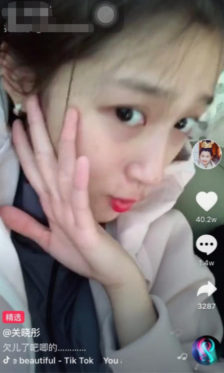 关晓彤直播抠鼻子不雅照片，网友:鹿晗就喜欢这样的?