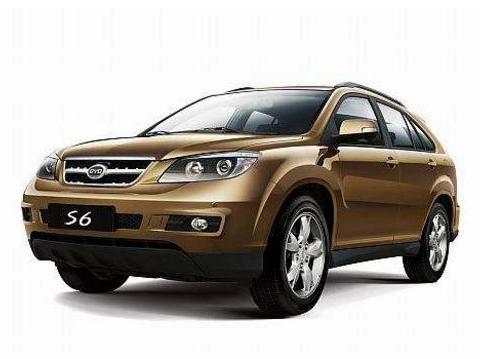 比亚迪s6的优点就在于外观大气漂亮，空间大