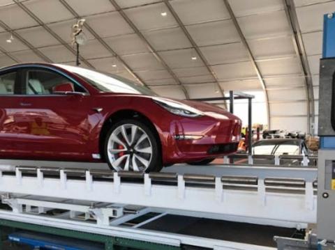 3.5秒破百 双电机Model 3终下线