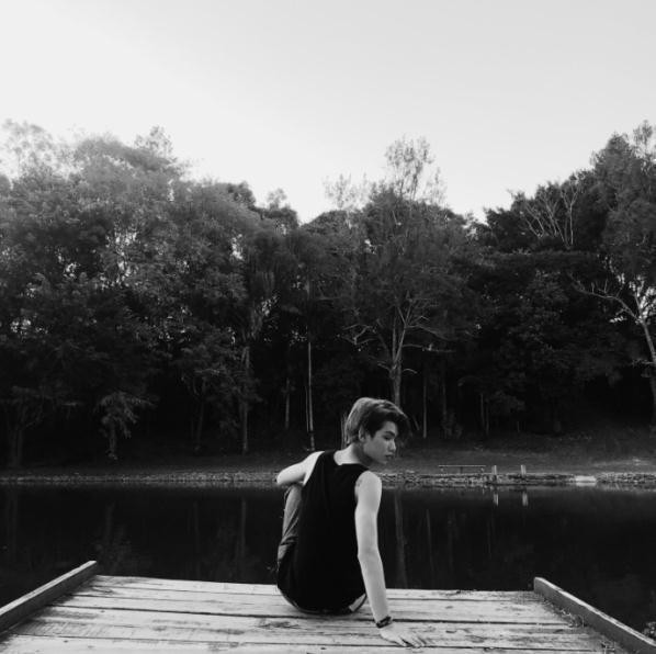 Justin黄明昊更新微博