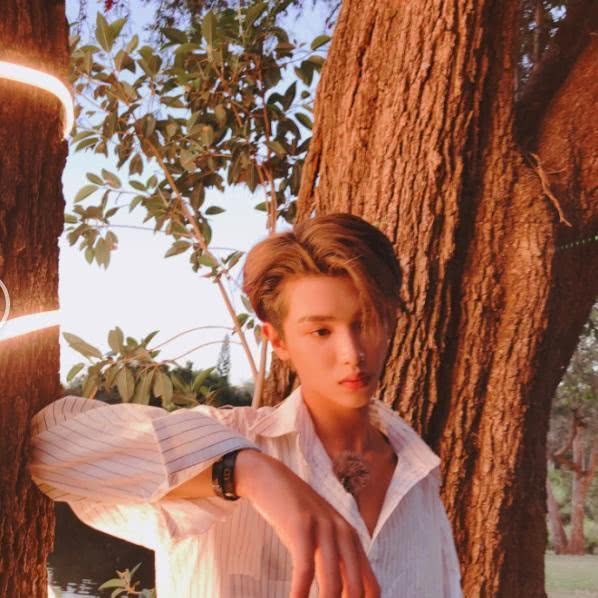 Justin黄明昊更新微博