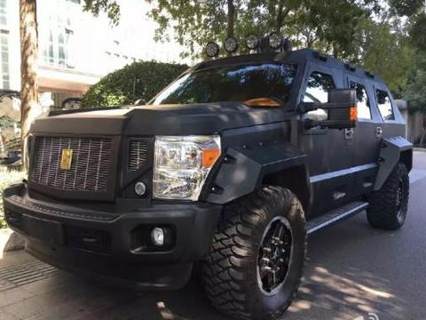 小伙买辆可以碾压奔驰G级的越野, 没想到成为加油站尊贵会员