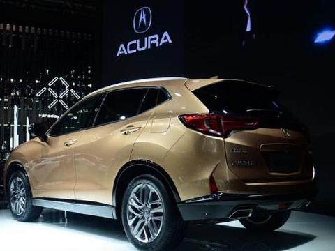 1.5T涡轮增压发动机+8挡双离合变速箱，内饰不输BBA，仅售22万