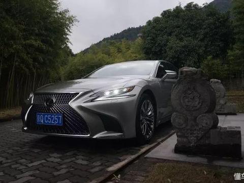 过减速带没感觉的车有2台，一台是奔驰S级，另一台就是它！