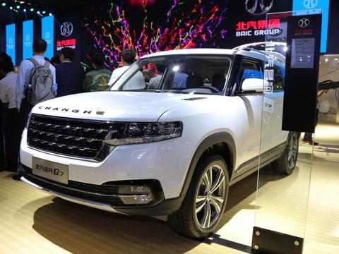 北汽终于崛起了！号称国产揽胜，发动机终身质保，8万起定能翻身