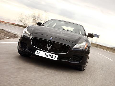 感受老款玛莎拉蒂Quattroporte的驾驶体验