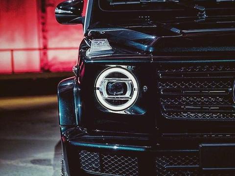 最新款奔驰G500售价425万！内饰改变，拥有它是每个男人的梦想！