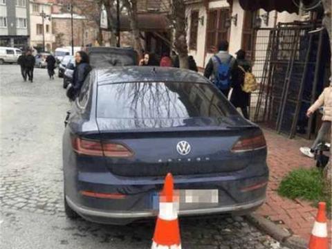 街头偶遇一辆18款跑车大众，侧颜酷似奥迪A5，售价20万起！