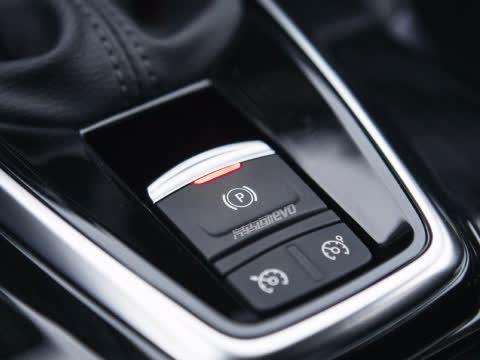 一键启停和电子手刹能保证安全吗？