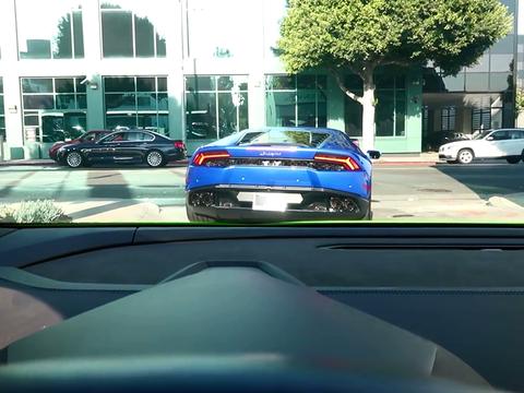 富二代羡慕朋友提了辆兰博基尼，自己座驾亮了，网友：你再装