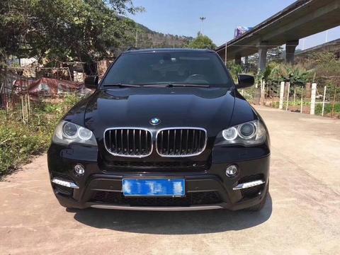 13款宝马X5_3.0，黑色棕内，无匙启动，升降，全景天窗