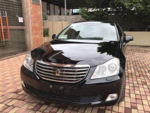 花32万元买辆2010款丰田皇冠, 朋友们不解: 打开引擎盖才是亮点