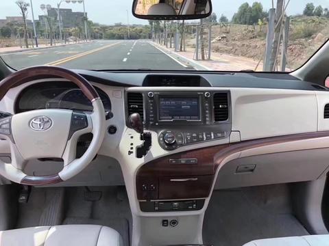 14款丰田塞纳3.5L 黑色贴白膜米白内 四驱