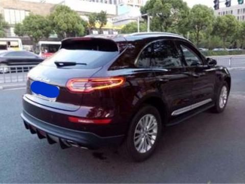 开15万众泰换3个女友，结果被交警抓到时，车上还有一位妙龄女子