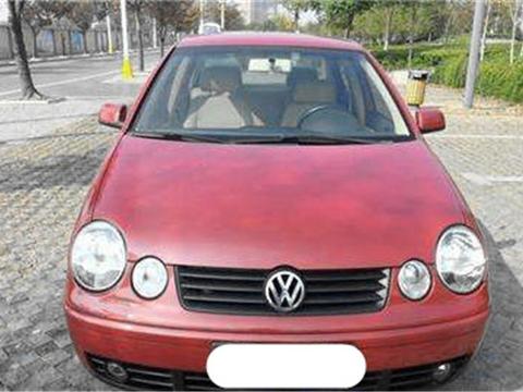 10万桑塔纳尾部被撞凹陷，4S报价1200，小伙用20元搞定！