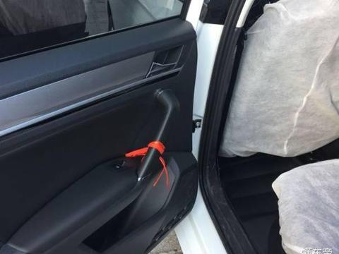 舅舅推荐我买帝豪GL，朋友却叫我买这部，好开又大气！