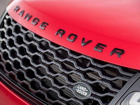 尽管这款路虎是柴油车，但是它拥有优雅、纯粹的表面和奢华的比例