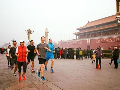 他身价超马化腾和刘强东之和，却只开一辆10万元的车