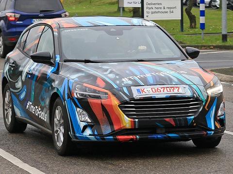 新一代福克斯实车曝光，看大灯像沃尔沃，看侧身像宝马