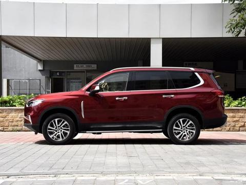 车长5米带七座布局，2.0T四驱卖18万，这货要不是国产肯定卖疯。