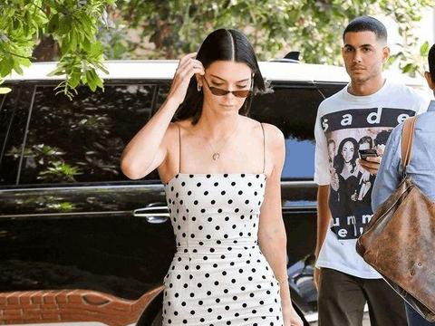 19岁拥有布加迪，23岁坐拥无数豪车，富二代再努力也望尘莫及！