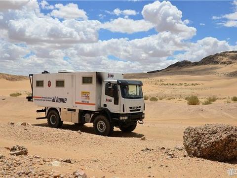 喜欢越野的你，看看这款能带你去沙漠纵横的钢铁房车！