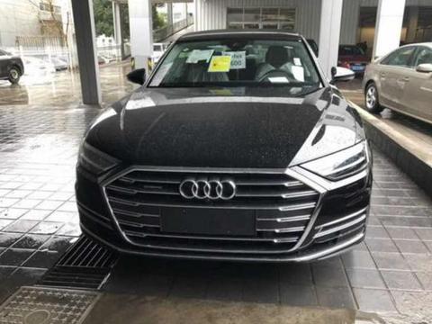 四川老板花112万元买辆新款奥迪A8L，妻子：不如买辆奔驰S400