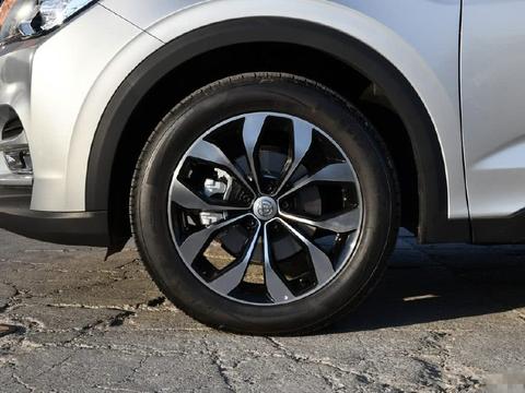 中国第1辆宽体suv，起售价不足9万，气场不输X6，人称东方宝马