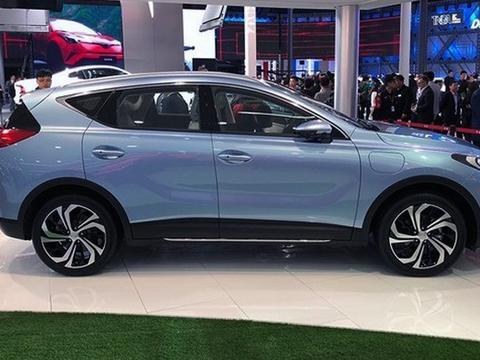 红旗SUV亮相，比途观有面子，不用烧油，不足20万能卖疯