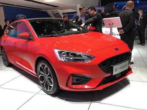 后排空间加长够用 换装8AT波箱 全新福克斯优缺点全面分析