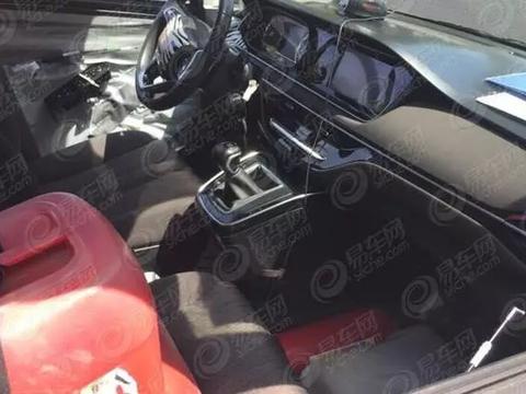 看这内饰，应该是同级别最有档次的自主家用MPV了