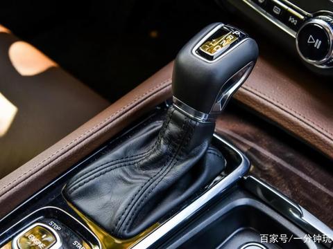 豪华C级沦落B级身价，这豪车比路虎走心 全系液晶仪表+全车8气囊