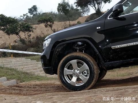 扭矩570标配全时四驱，越野力压百万揽胜，却比奔驰G廉价70万+！