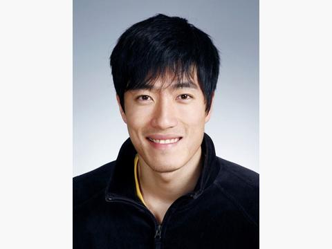 取得36次冠军，却遭前妻欺骗，今二婚后开路虎，前妻却成这般！